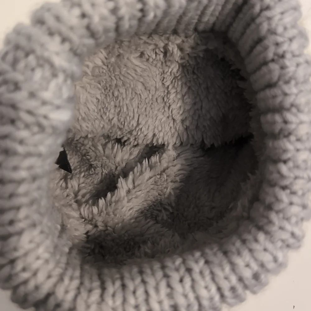 Steve Madden Cable Knit Fold over Gray Beanie‎ lined in Faux Fur with Pom NWOT